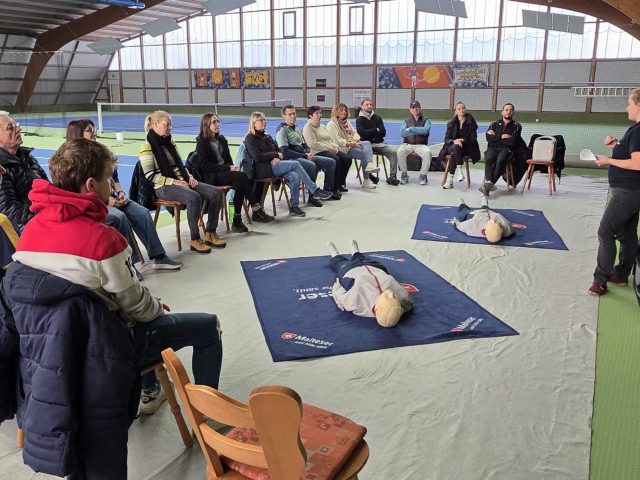 Kurse „Rund um den Defibrillator“ mit den Maltesern im Rems-Murr-Kreis