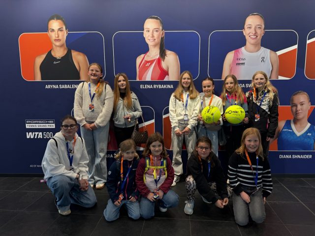 Erster Tag beim Porsche Tennis Grand Prix – Players Cheer Up