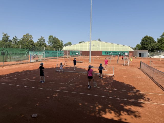 Sommerferienprogramm beim TVB – Ein heißer, aber gelungener Tennistag